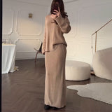 Compleu Novella bej din tricot compus din pulover si fusta