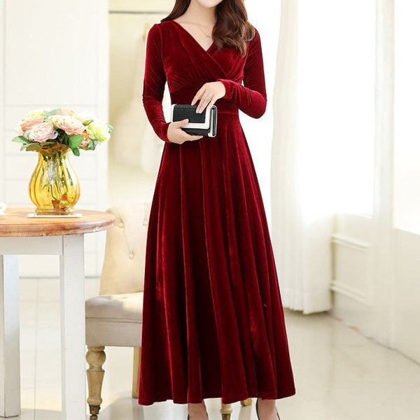 Rochie Delina rosie din catifea cu decolteu petrecut