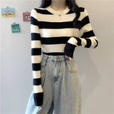 Bluza Claribel cu dungi albe din tricot moale