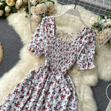 Rochie Danisha alba cu imprimeu floral, decolteu patrat si maneci scurte, bufante