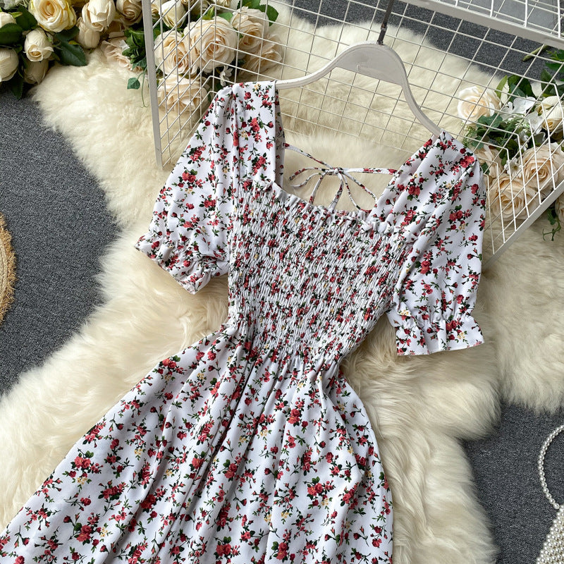 Rochie Danisha alba cu imprimeu floral, decolteu patrat si maneci scurte, bufante