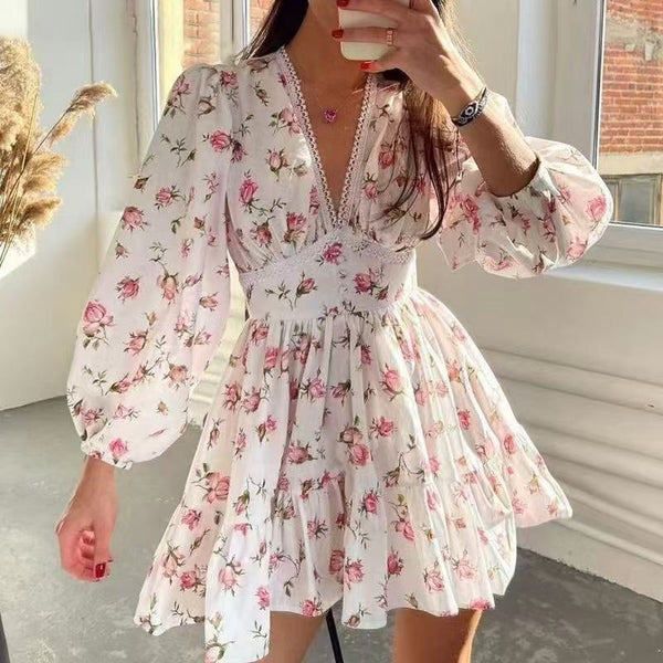 Rochie Lorela roz cu imprimeu floral si detalii din dantela