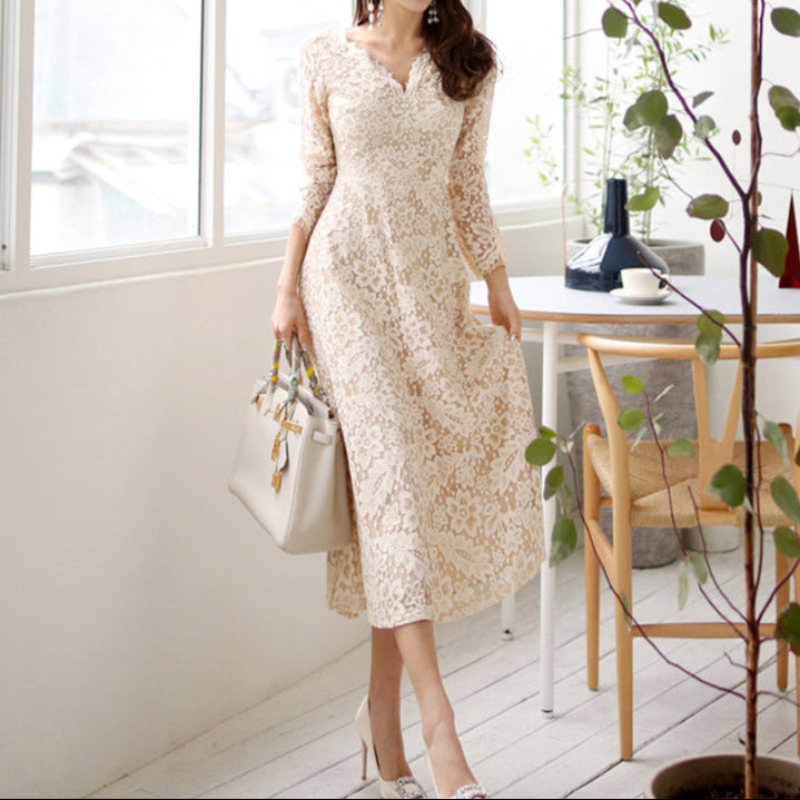 Rochie Pammy cu detalii florale brodate