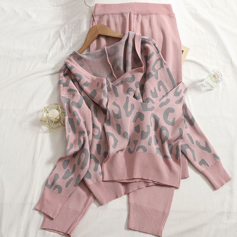 Set Amissa roz compus din pantaloni, top si jerseu cu fermoar piese