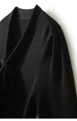 Bluza Visura neagra cu nasturi decorativi si nod