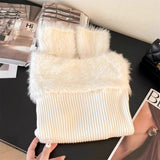 Bluza Sherra din tricot reiat cu terminatii din puf