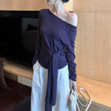 Bluza Cyrilla din tricot fin cu decolteu barcuta