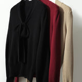 Bluza Visura neagra cu nasturi decorativi si nod