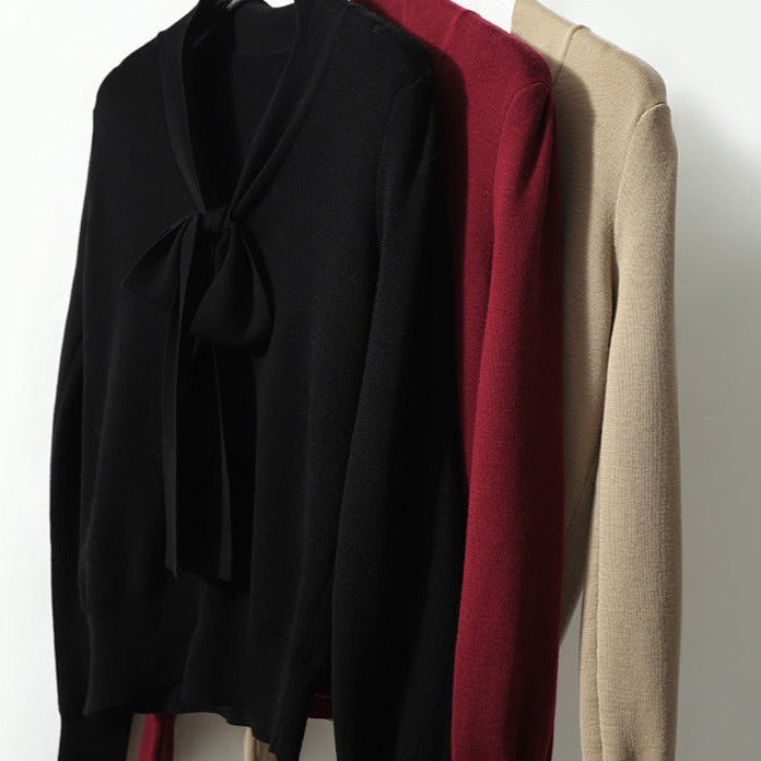 Bluza Visura neagra cu nasturi decorativi si nod