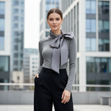 Bluza Welly cu decolteu accesorizat prin funda