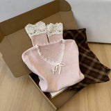 Bluza Yulia cu decolteu in V si terminatii din dantela