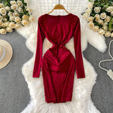 Rochie Valesyn cu decolteu patrat si accesoriu argintiu in talie