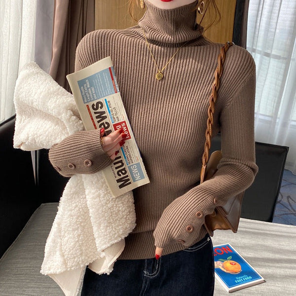 Bluza Raella maro deschis din tricot reiat cu nasturi la mansete