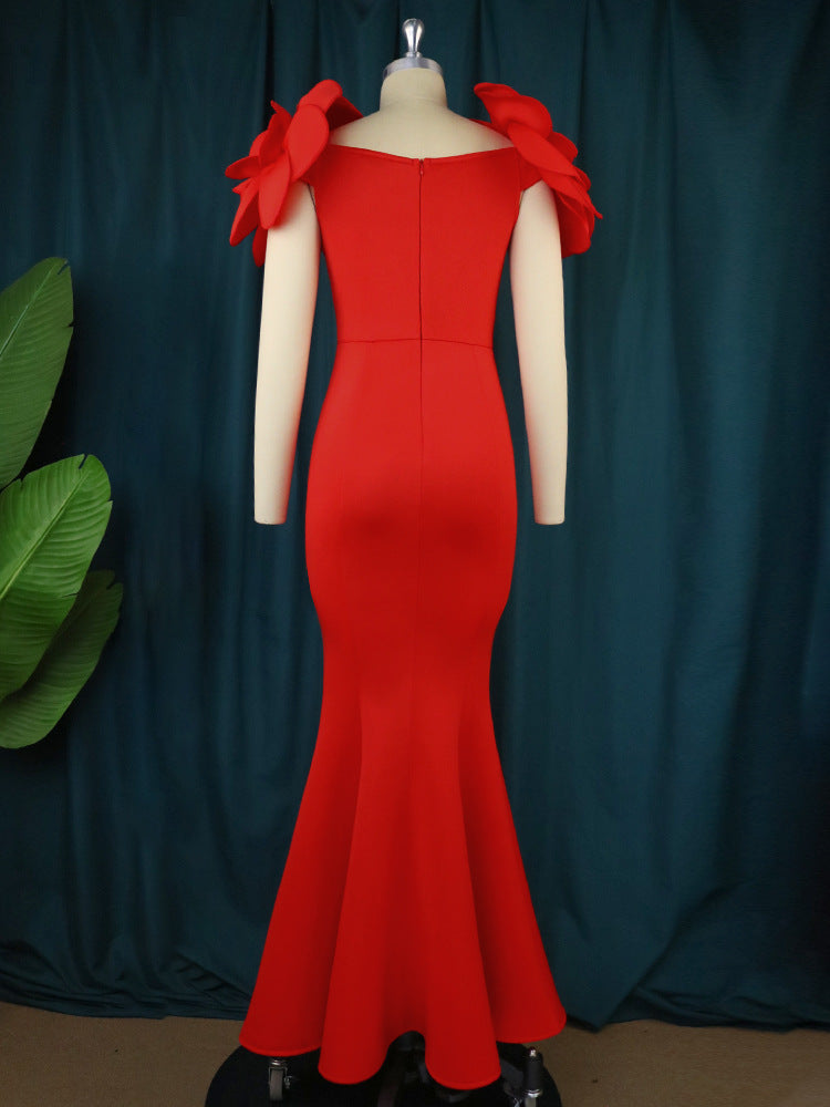 Rochie Enyta rosie cu croi mulat si flori 3D pe umeri