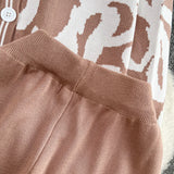 Set Abani bej din tricot compus din pantaloni si jerseu cu animal print