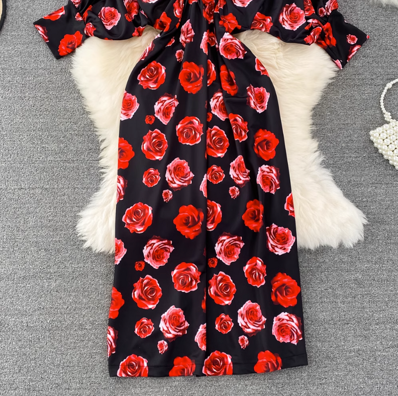 Rochie Abdi neagra cu flori rosii cu decolteu in V si maneci lasate tip clopot