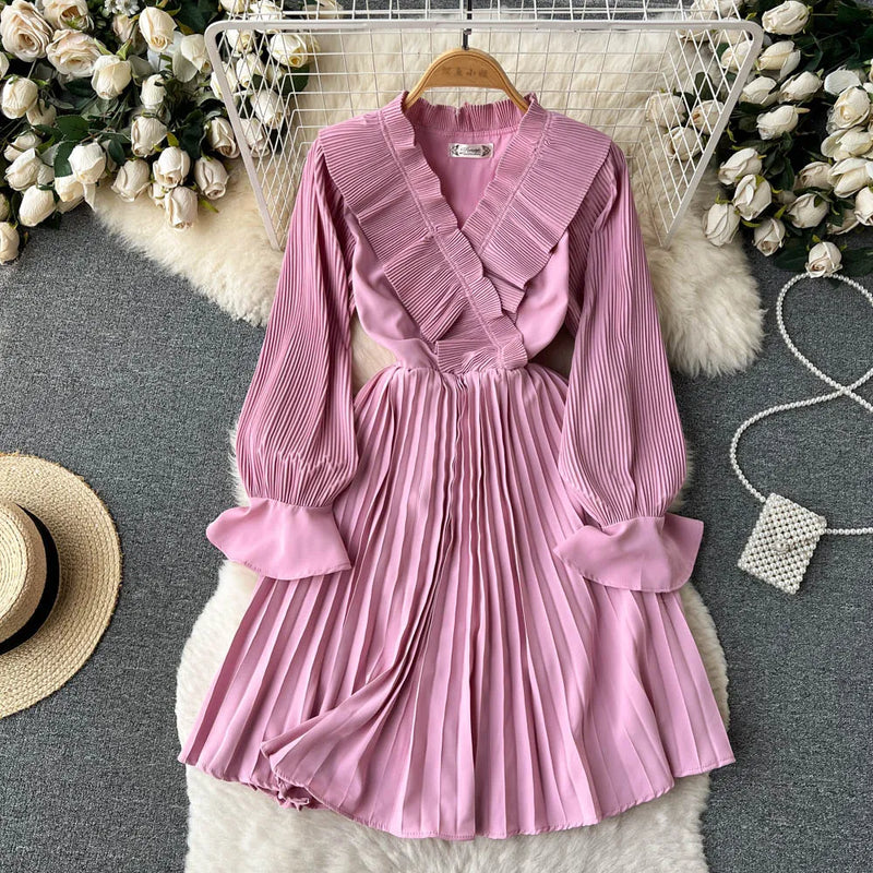 Rochie Nicolette roz plisata cu volanase la mansete
