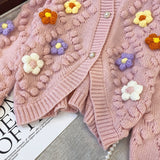 Jerseu tricotat Albertine roz cu nasturi eleganti si detalii florale