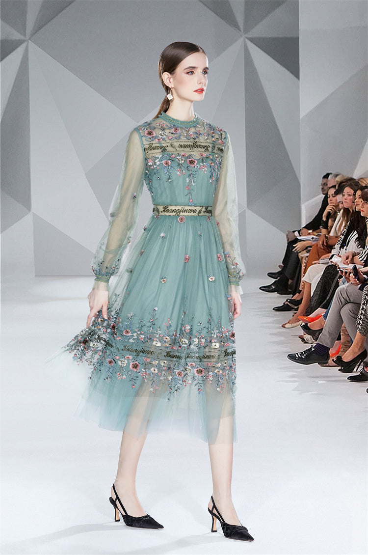 Rochie Laila verde cu broderie florala