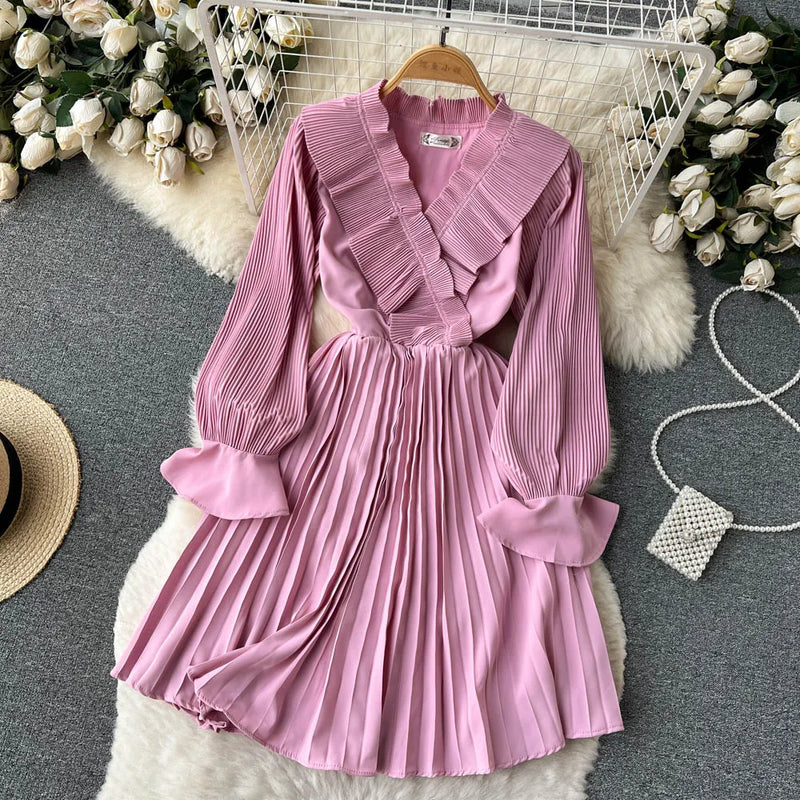 Rochie Nicolette roz plisata cu volanase la mansete
