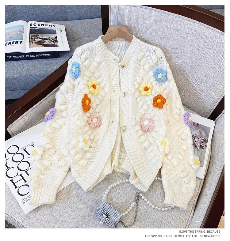 Jerseu tricotat Albertine roz cu nasturi eleganti si detalii florale