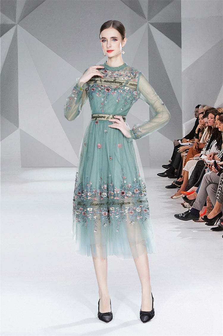 Rochie Laila verde cu broderie florala