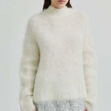 Pulover Benilde alb pufos