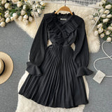 Rochie Nicolette neagra plisata cu volanase la mansete