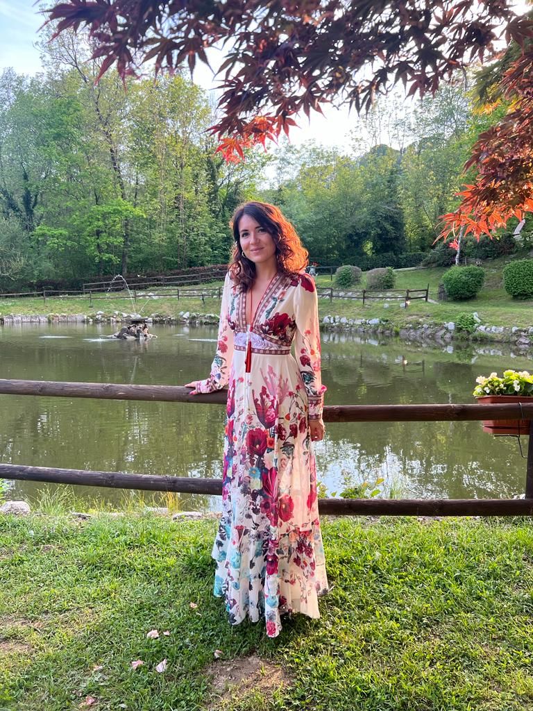 Rochie Oshea crem cu nasturi si imprimeu floral