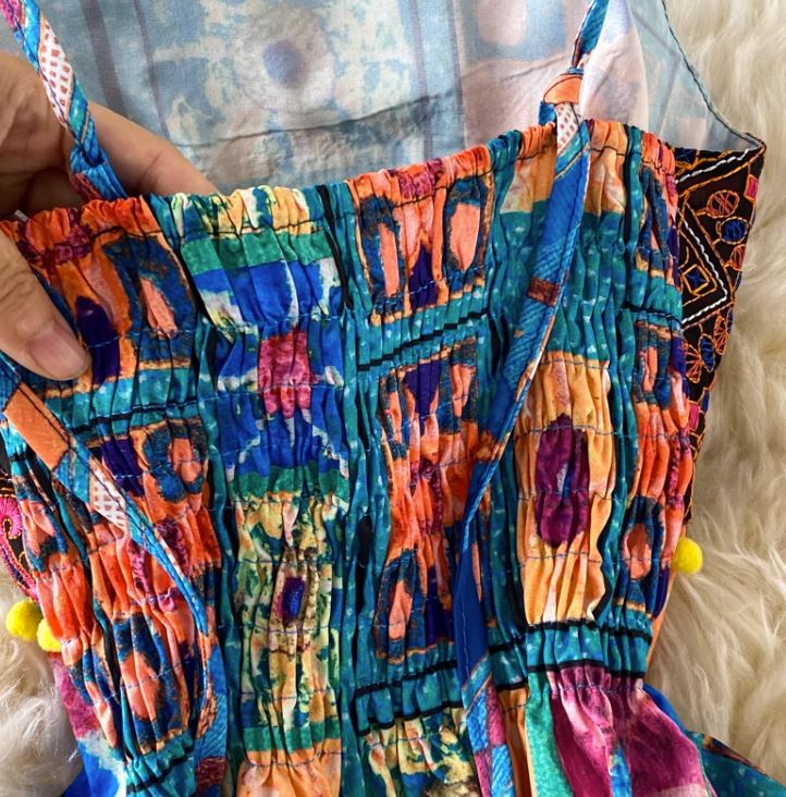 Rochie Cordelia albastra cu imprimeu deosebit brodat si bretele reglabile