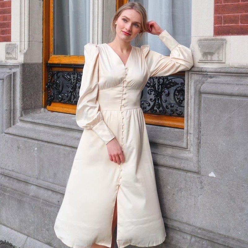 Rochie Madira crem cu nasturi imbracati si talie accentuata