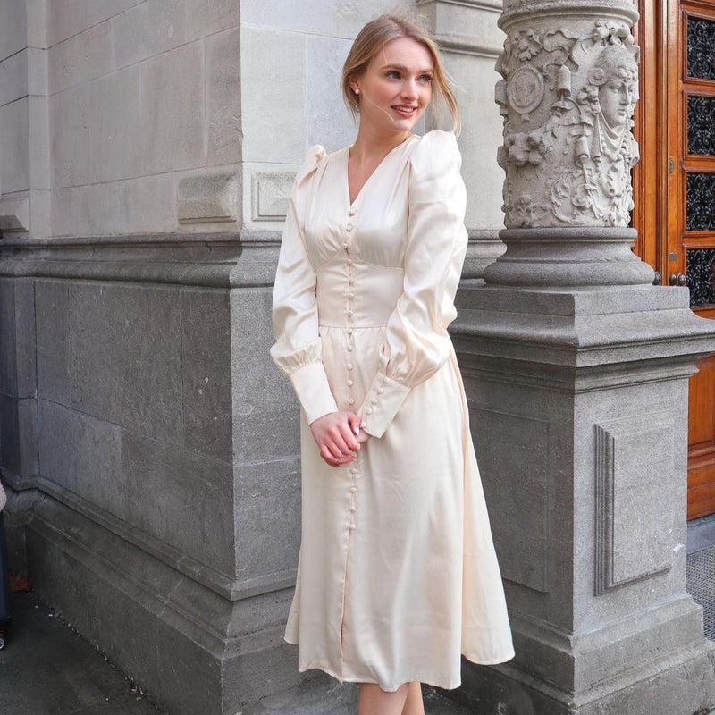 Rochie Madira crem cu nasturi imbracati si talie accentuata