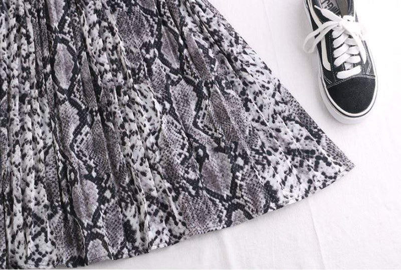 Fusta Tayla neagra cu animal print