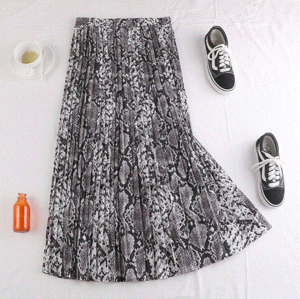 Fusta Tayla neagra cu animal print