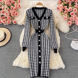 Rochie Hasha neagra accesorizata cu nasturi decorativi