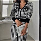 Rochie Hasha neagra accesorizata cu nasturi decorativi