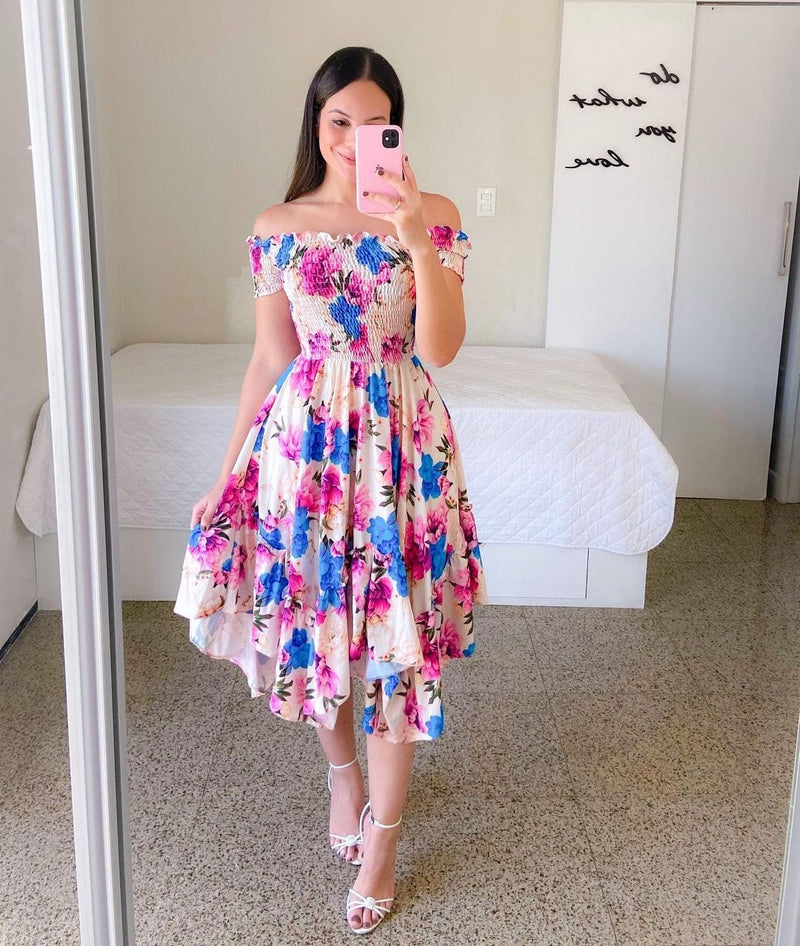 Rochie Marilyn roz cu imprimeu floral si croi asimetric