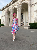 Rochie Marilyn roz cu imprimeu floral si croi asimetric