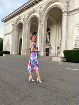 Rochie Marilyn roz cu imprimeu floral si croi asimetric