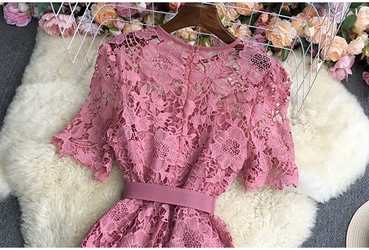Rochie roz Mirona din dantela, cu maneci scurte si curea accesorizata