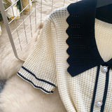 Rochie Eranthe crem din tricot cu guler lat si nasturi decorativi