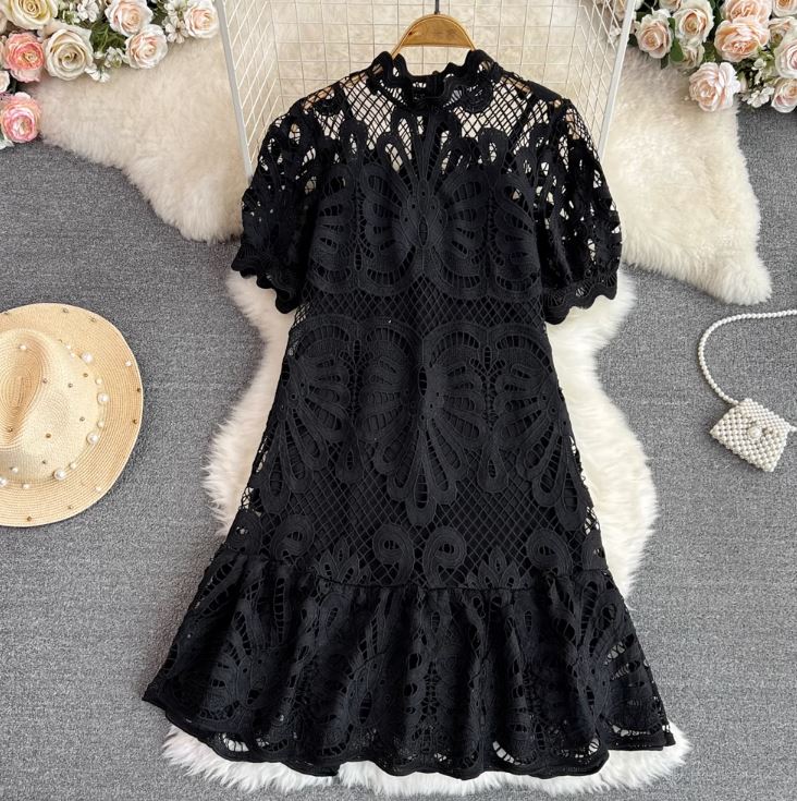 Rochie Ophelia neagra din dantela brodata