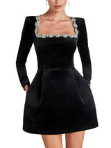 Rochie Ozana din catifea cu decolteu patrat accesorizat cu cristale