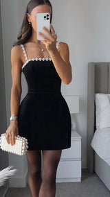 Rochie scurta Yasmina cu bretele subtiri din perle