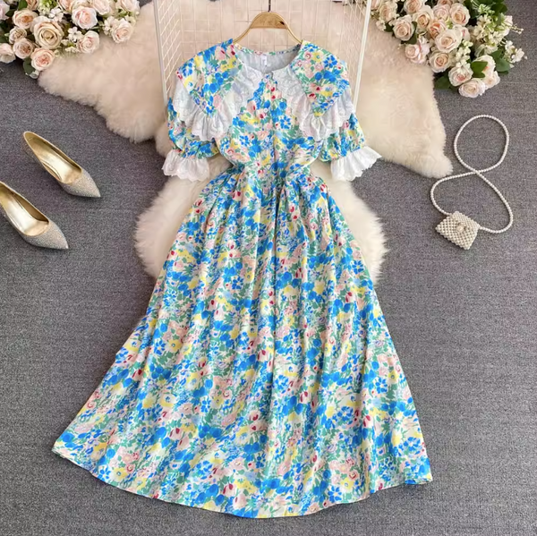 Rochie Denny albastra cu guler lat accesorizat cu dantela