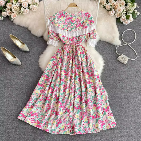 Rochie Denny roz cu guler lat accesorizat cu dantela