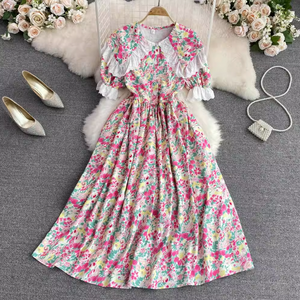 Rochie Denny roz cu guler lat accesorizat cu dantela