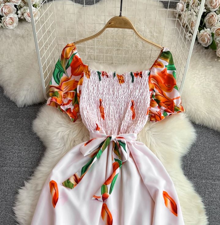 Rochie Lanna alba cu decolteu patrat si imprimeu floral