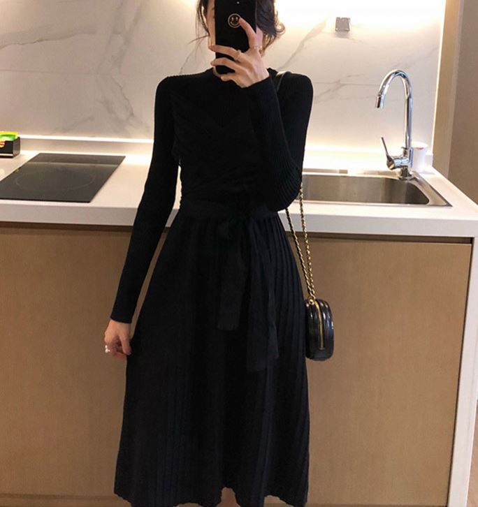 Rochie Peninah neagra din tricot reiat cu insertii din tulle