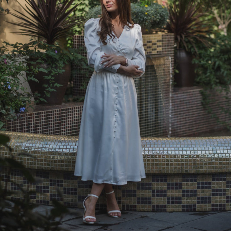 Rochie Madira alba cu nasturi imbracati si talie accentuata